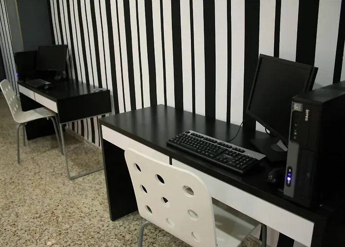 Quart Youth Hostel & Apartments